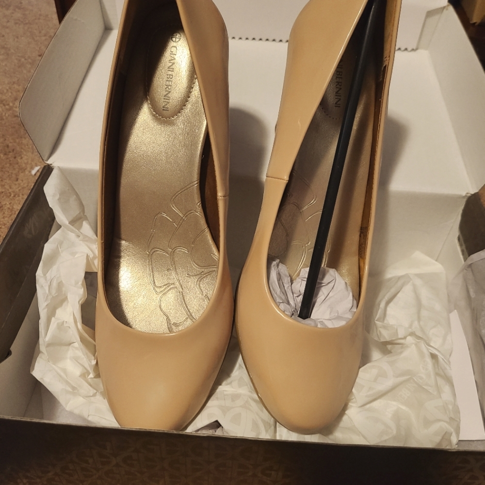 Gianni Bini 8.5 beige heels